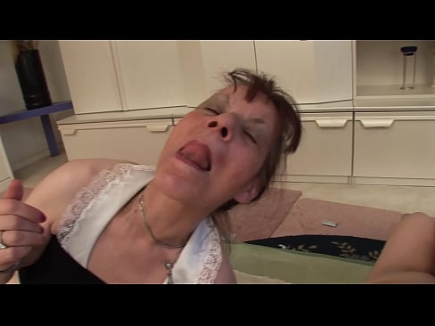 ❤️ De grann ak yon granpapa gen yon triyo Videyo pònografi nan nou ❌️