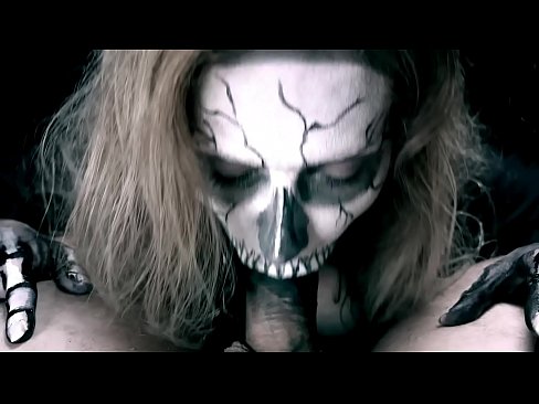 ❤️ Demon ti fi souse kòk chante ak bouch nwa li ak vale kom. Videyo pònografi nan nou ❌️